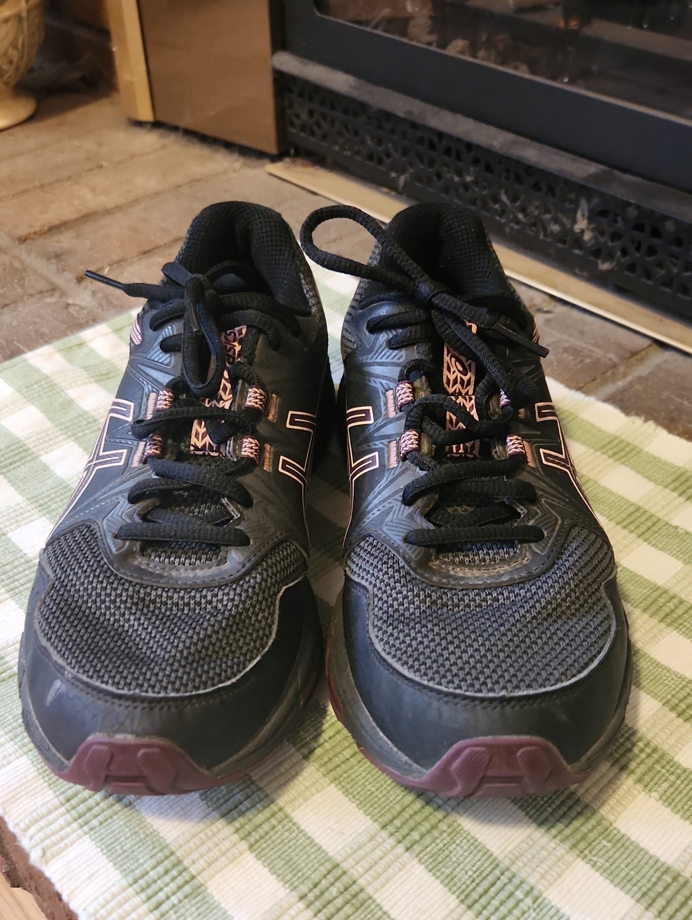 Asics Black Pink Sneakers Size 6 Running Hiking Gel Venture 8 Work Shoe Nursing